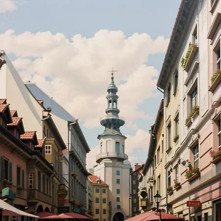 Uplne Centrum * Bratislava